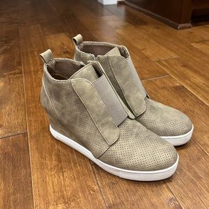 Platform sneakers. Women’s size 8.5.